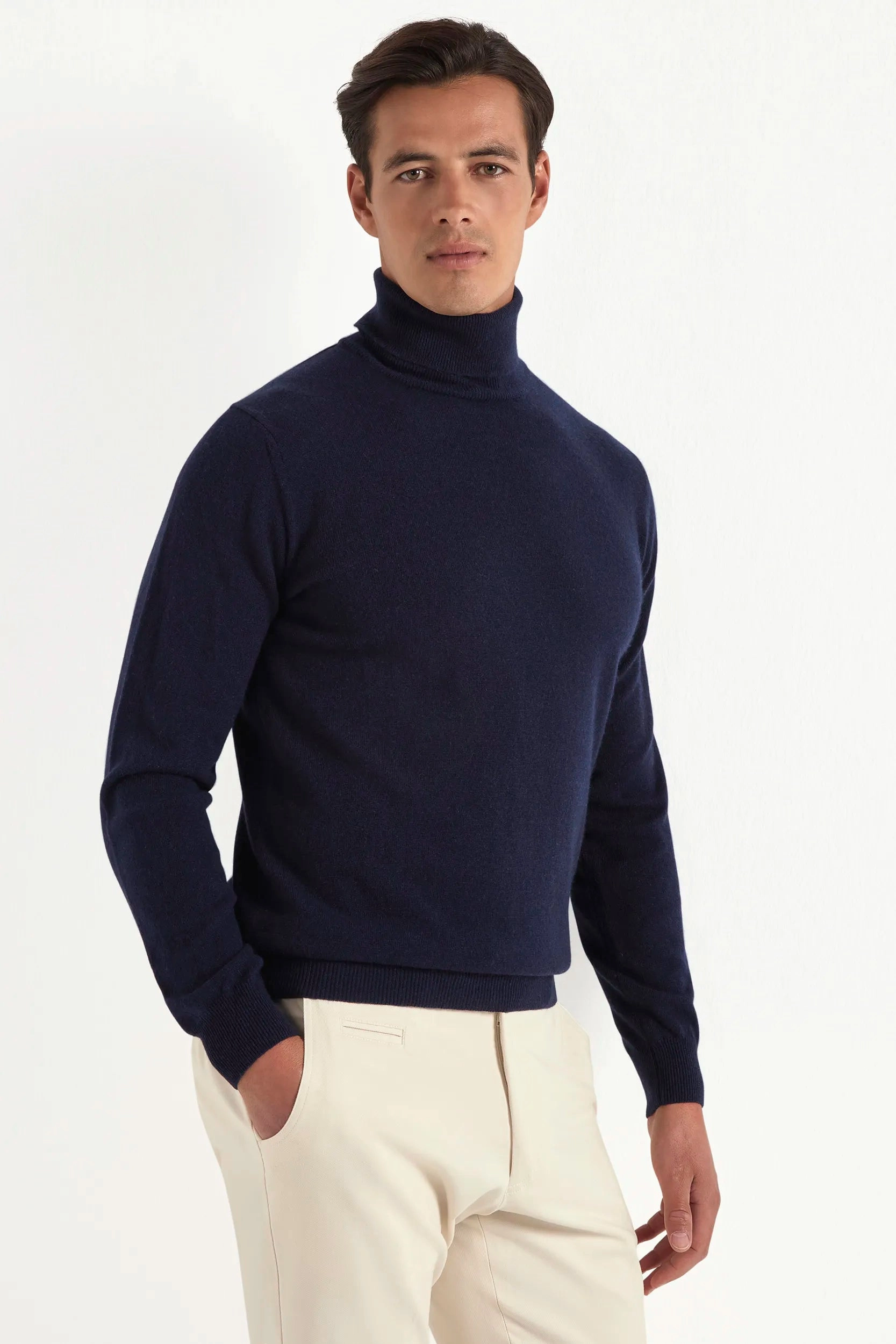 Blue cashmere turtleneck ?C Made in italy Under Cover Water Repellent Treatment