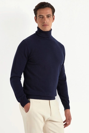 Blue cashmere turtleneck ?C Made in italy Under Cover Water Repellent Treatment
