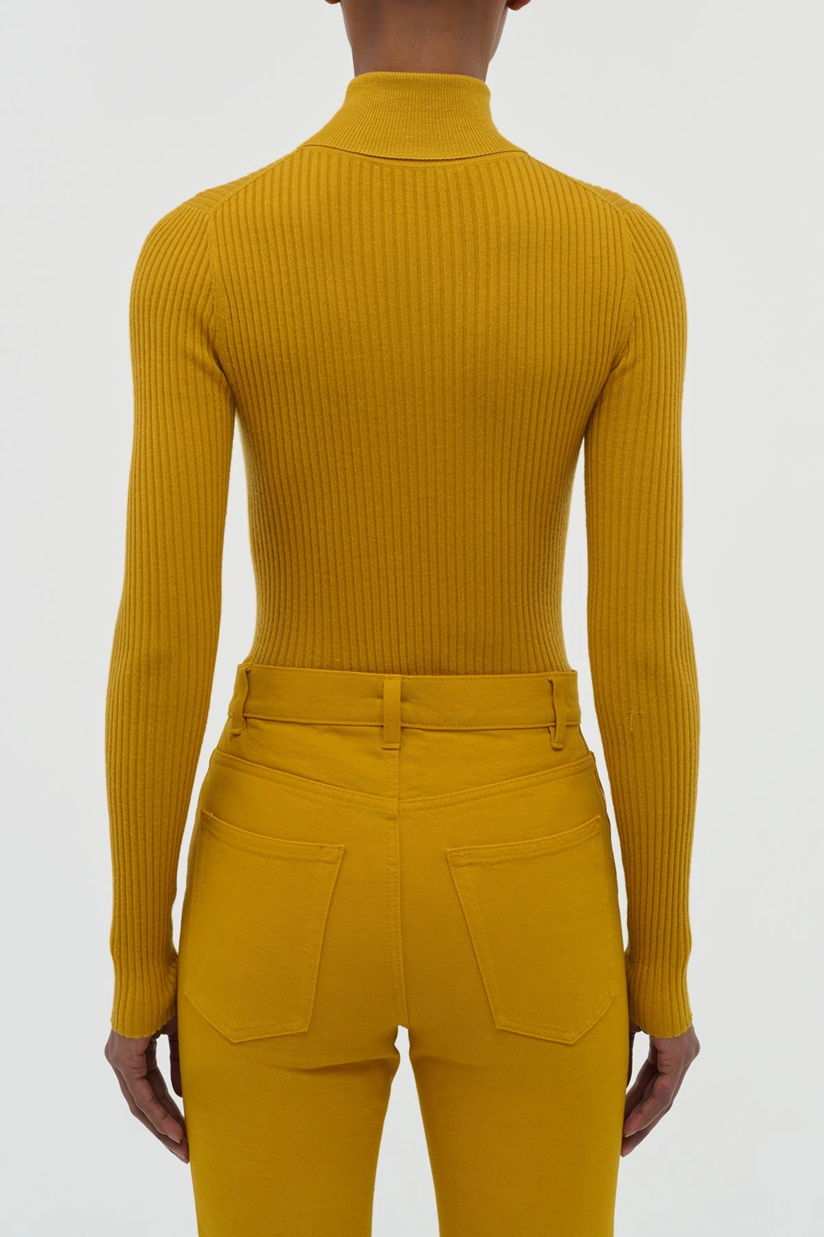 Peppe Knit Turtleneck in Golden Birch Cashmere Silk Minimal Vibe weekday look