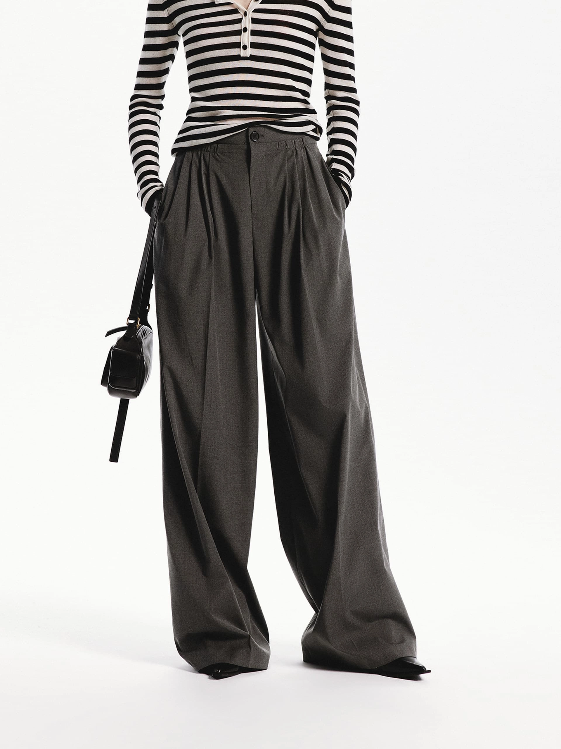 Multi Pocket System Active Look Pleated Wide Leg Pants