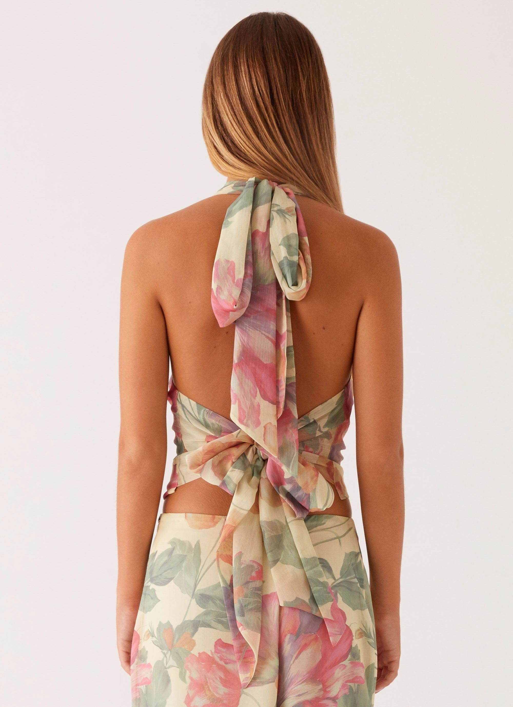 low - pressure environment Moisture Activated Cooling Close Call Top - Yellow Peony