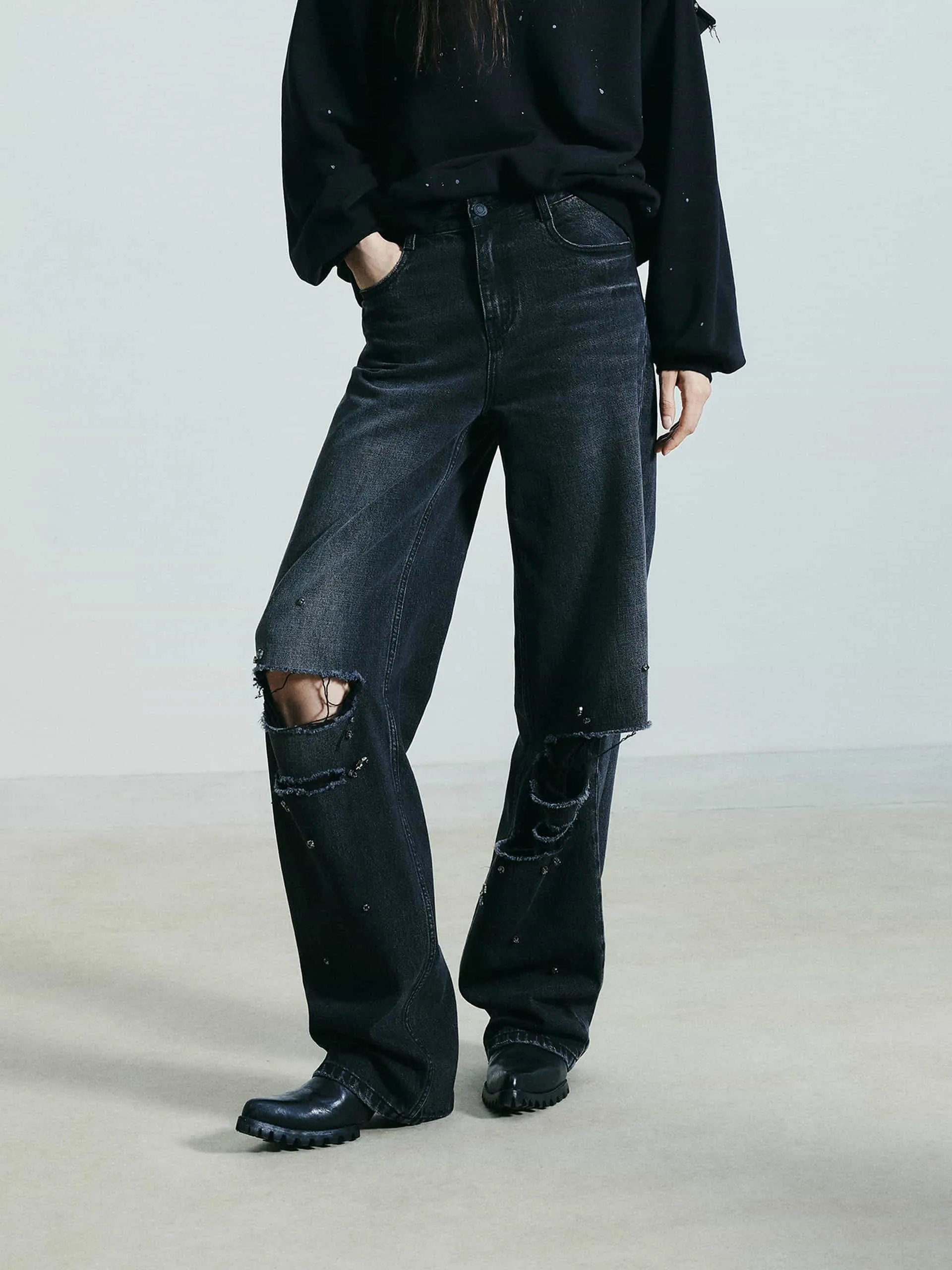 Bold Look Parent Style Party Look Modern Minimalist Beading Detail Ripped Jeans