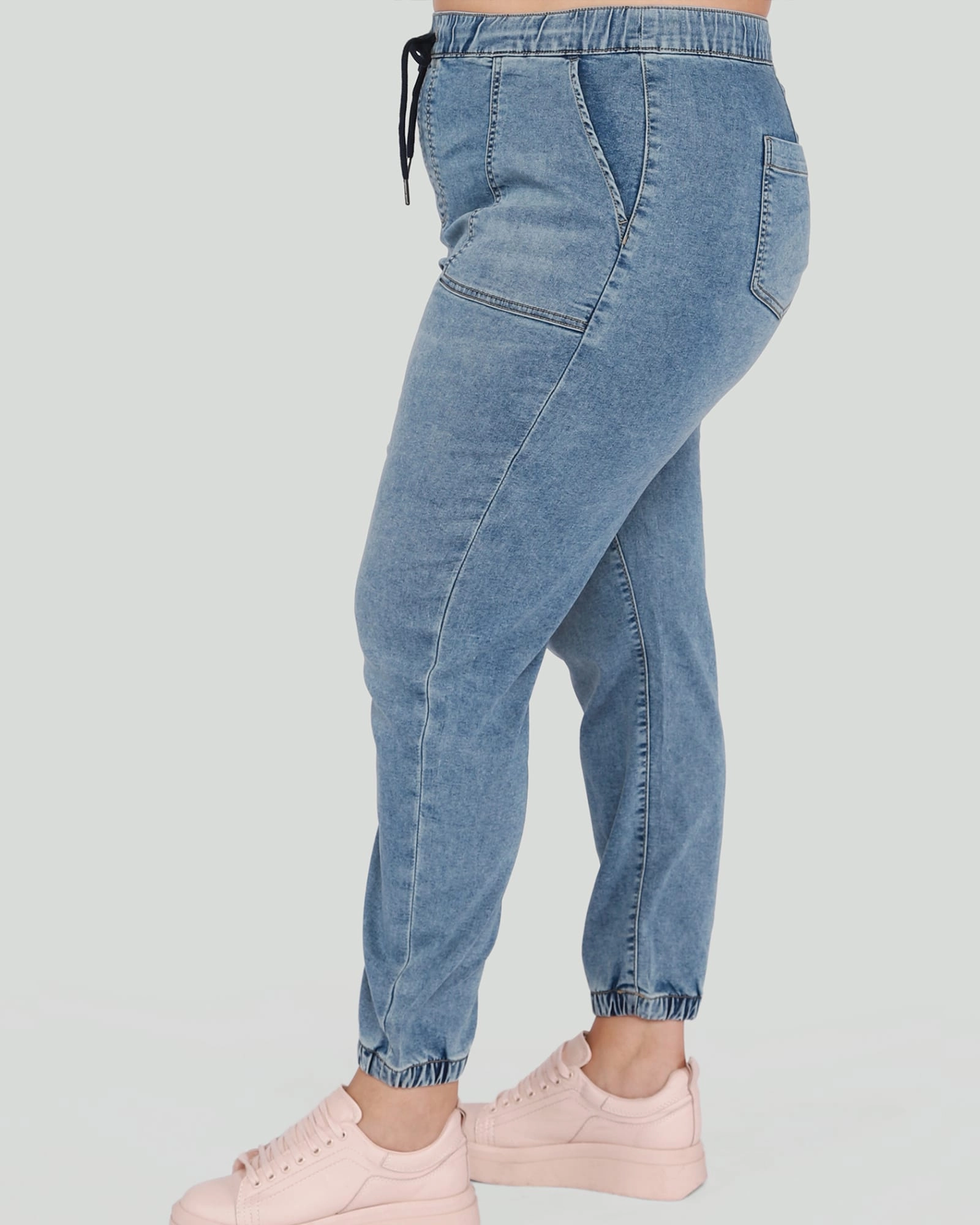 Bailey High Rise Jogger | Light Wash Night Out Rainy Day