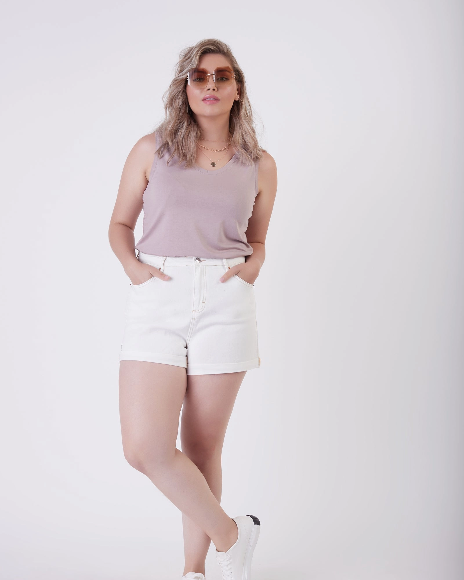 High-Quality Fit Eulalia Elastic Waistband Denim Mom Short | Ivory