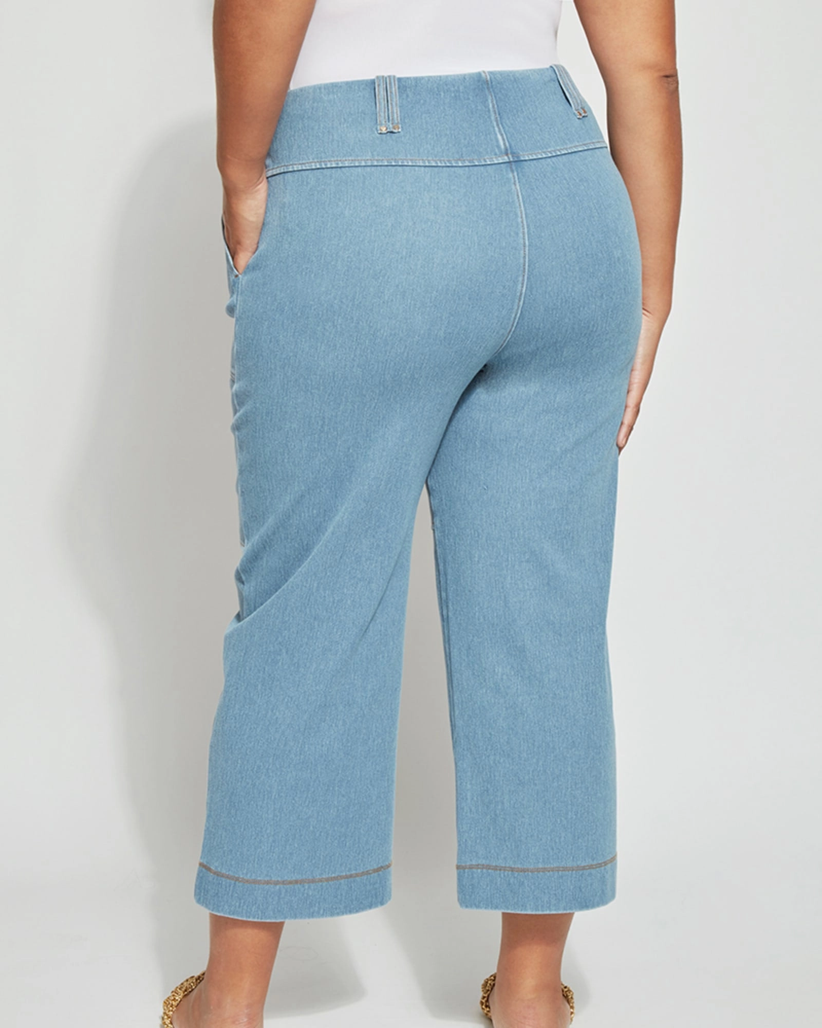 Minimalist Traveler Gear Bold Look Night Out City Walk Minimalist Roadtrip Denim Crop | Bleached Blue