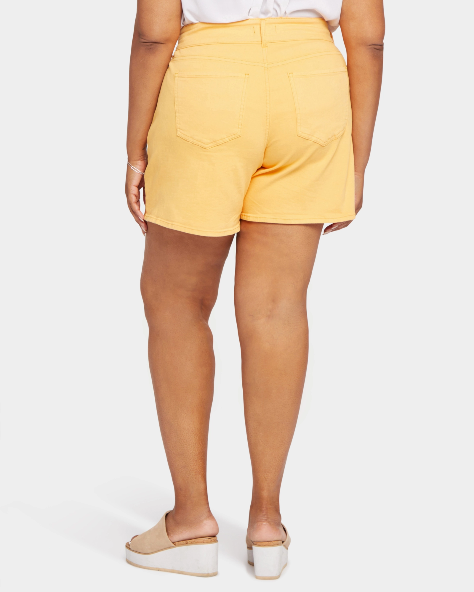 Minimalist Weekend Getaway Casual Professional Wear Artist Vibe Roxanne Short | Mango Sorbet