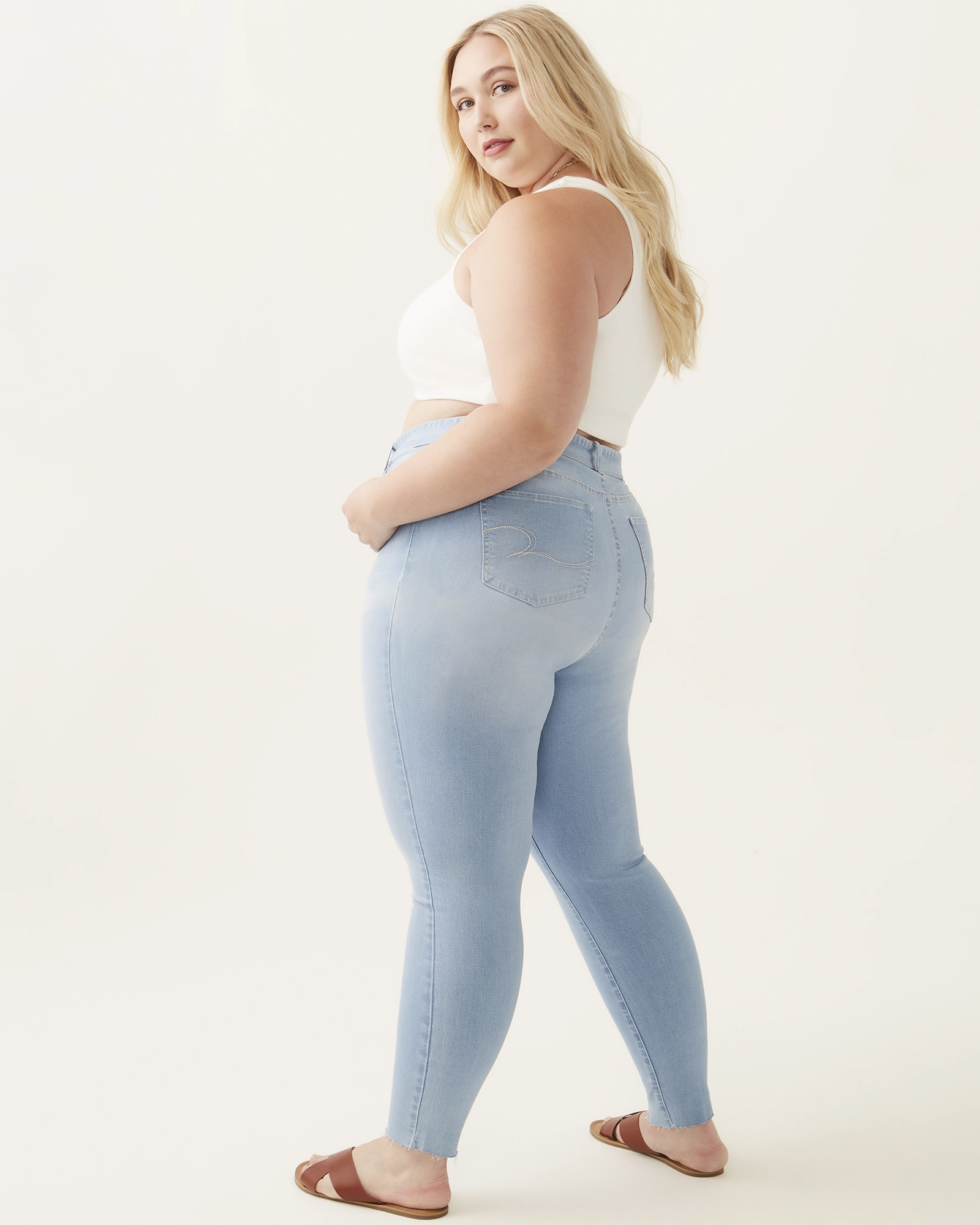 Saoirse Belted Skinny Jean | Light Wash Permanent Crease Retention Total Comfort