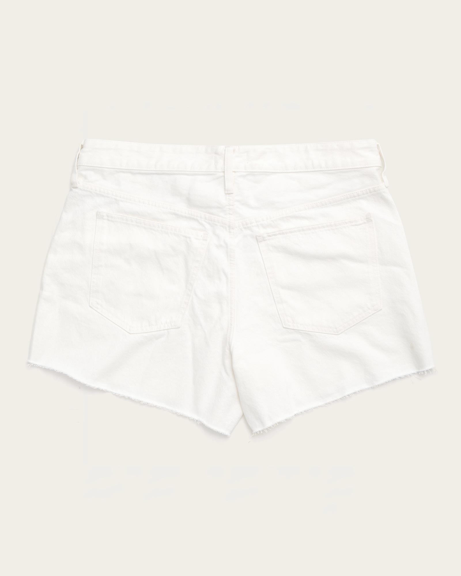 Relaxed Frayed Hem Boy Short | White Timeless Cut Smooth Shape