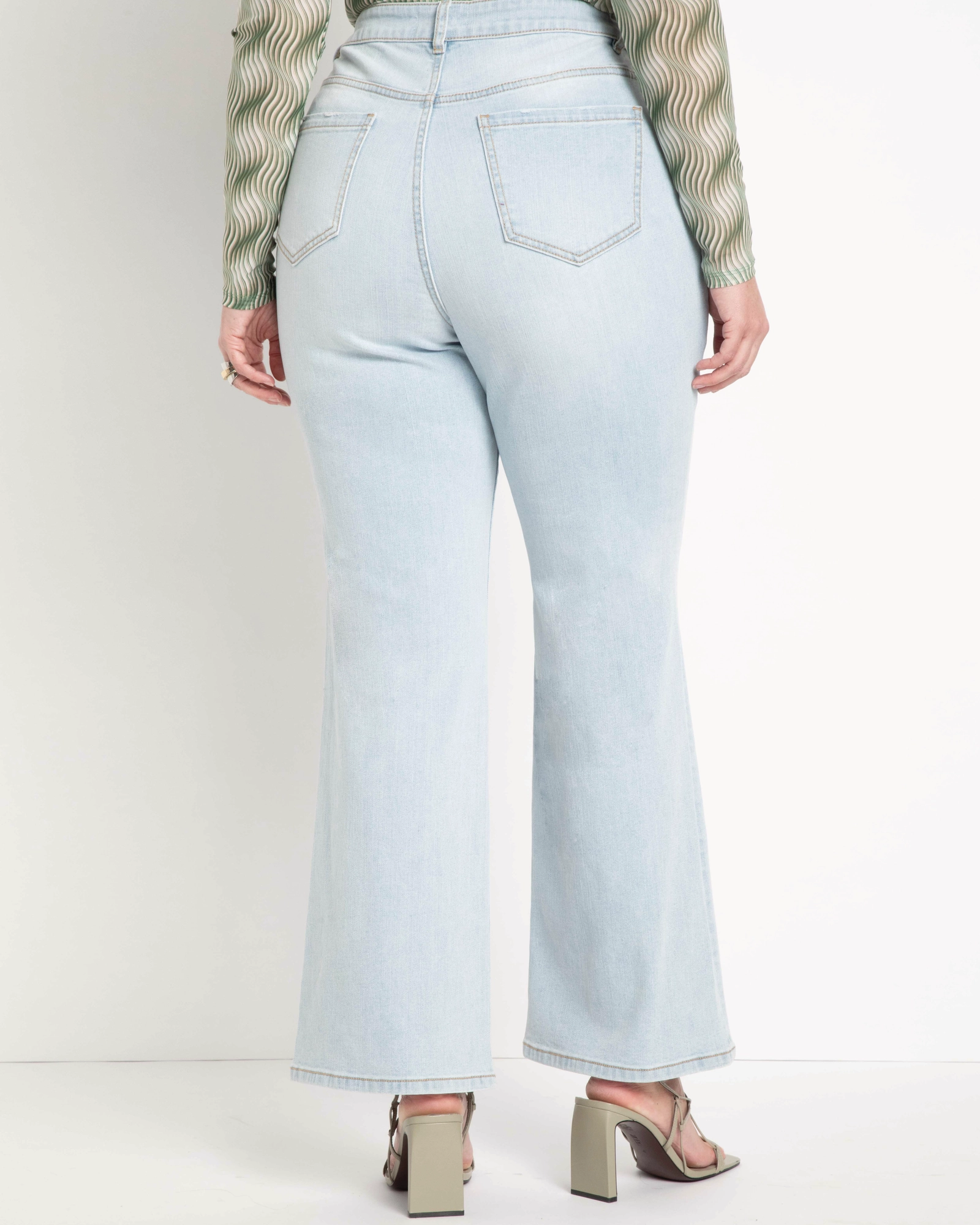 Naomi Flare Leg Jean | Light Wash Party Look Weekend Warrior