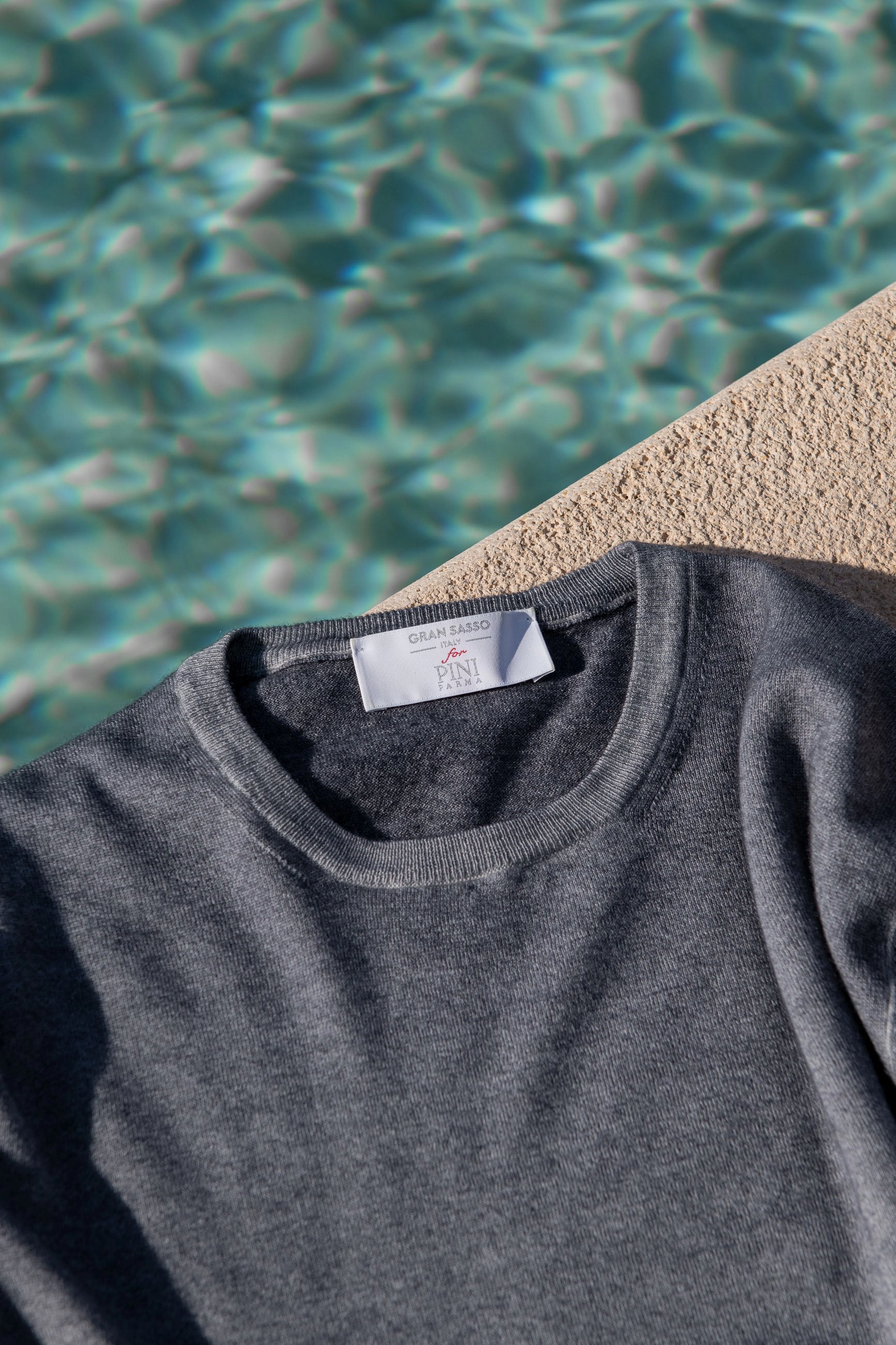 MultiDirectional Stretch ZeroWaste Manufacturing Grey superlight cashmere round neck ?C Made in italy