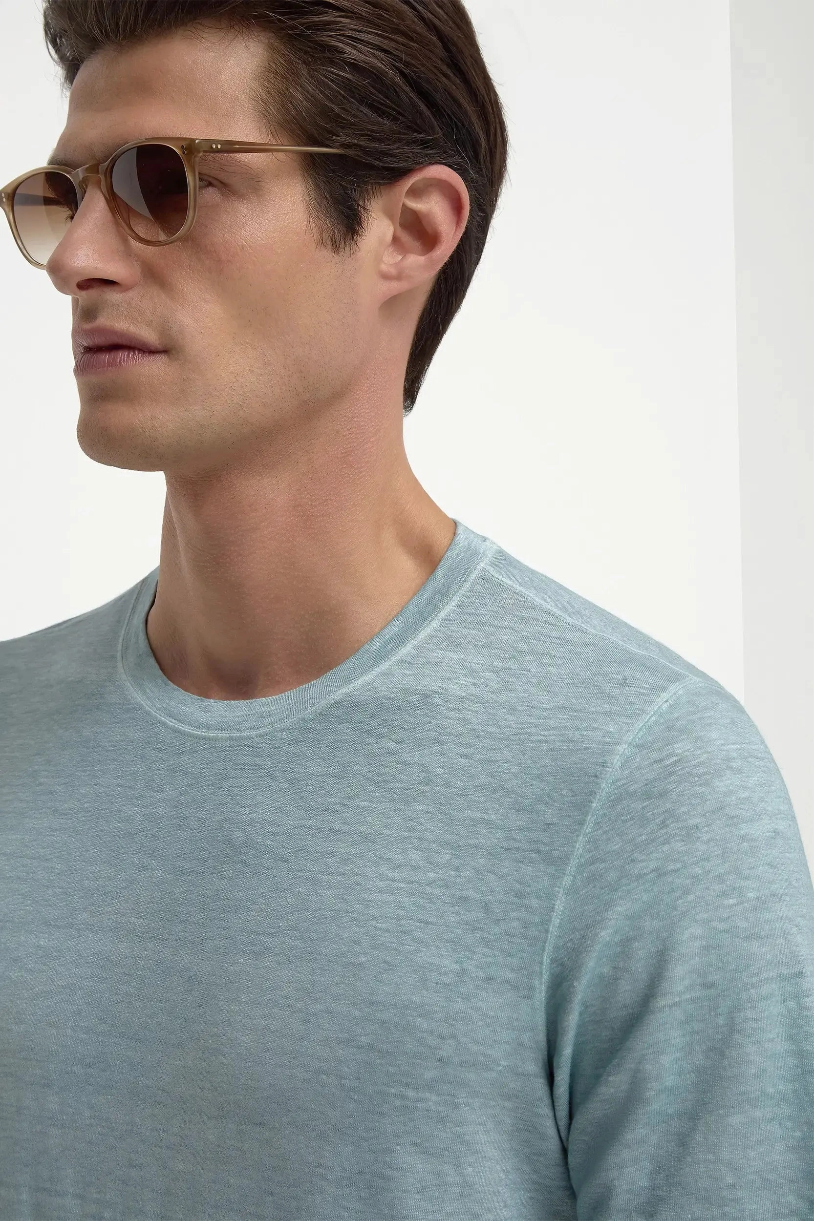 Light blue linen t-shirt - Made in Italy Stay Simple