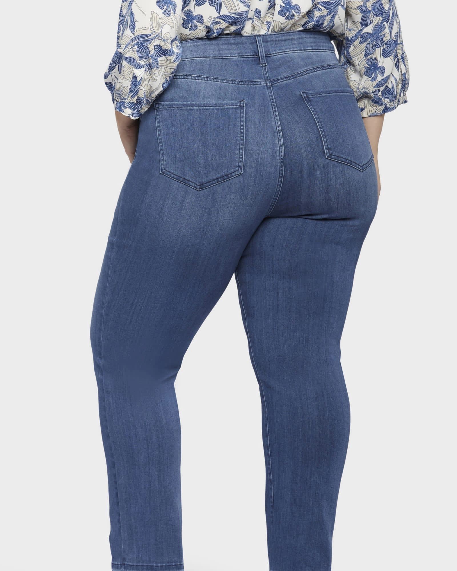 The High Straight Released Hem | Rendezvous Trend Setter Chill Outfit