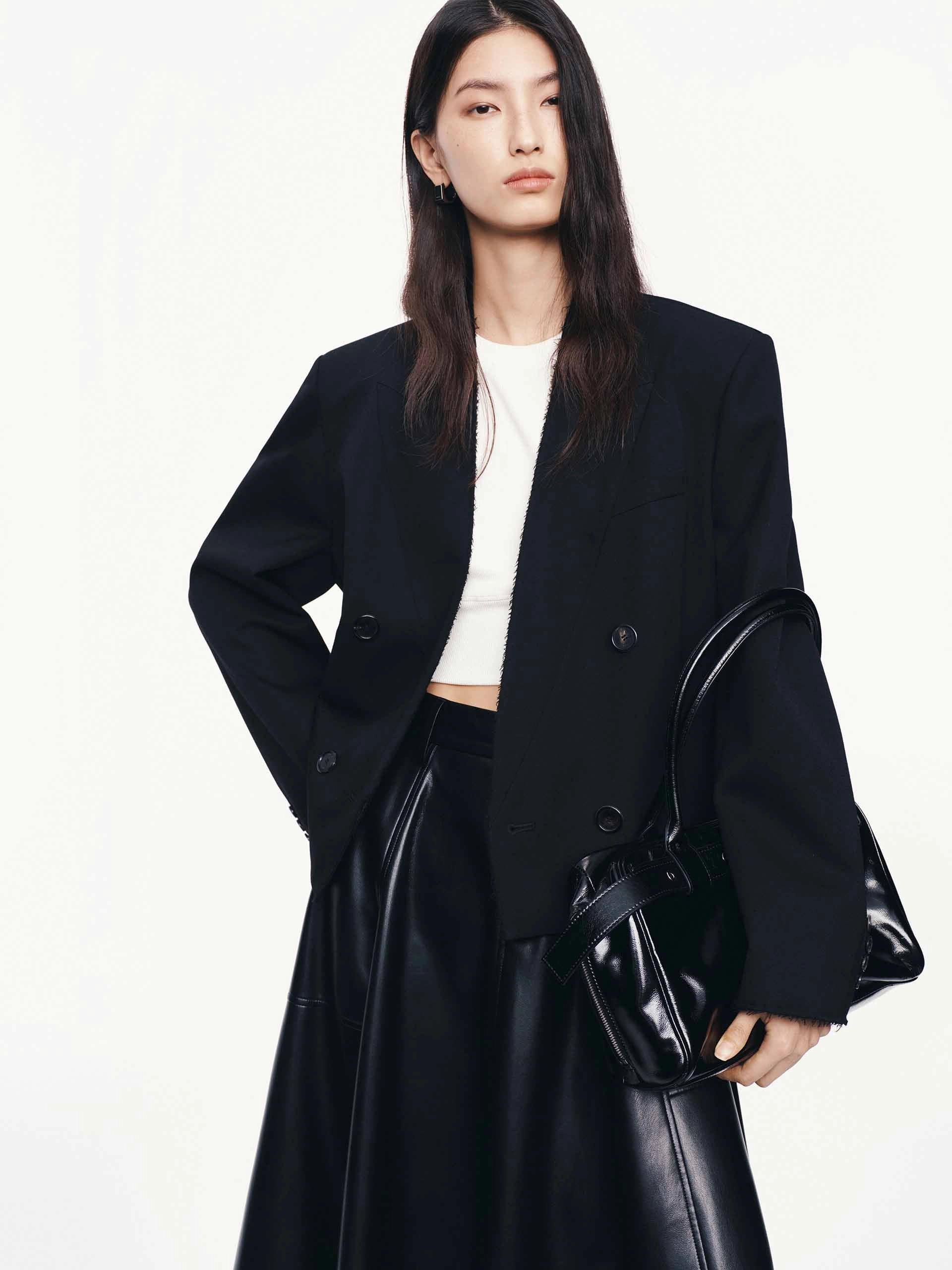 Sleek Layer Fit Peak Lapel Cropped Blazer