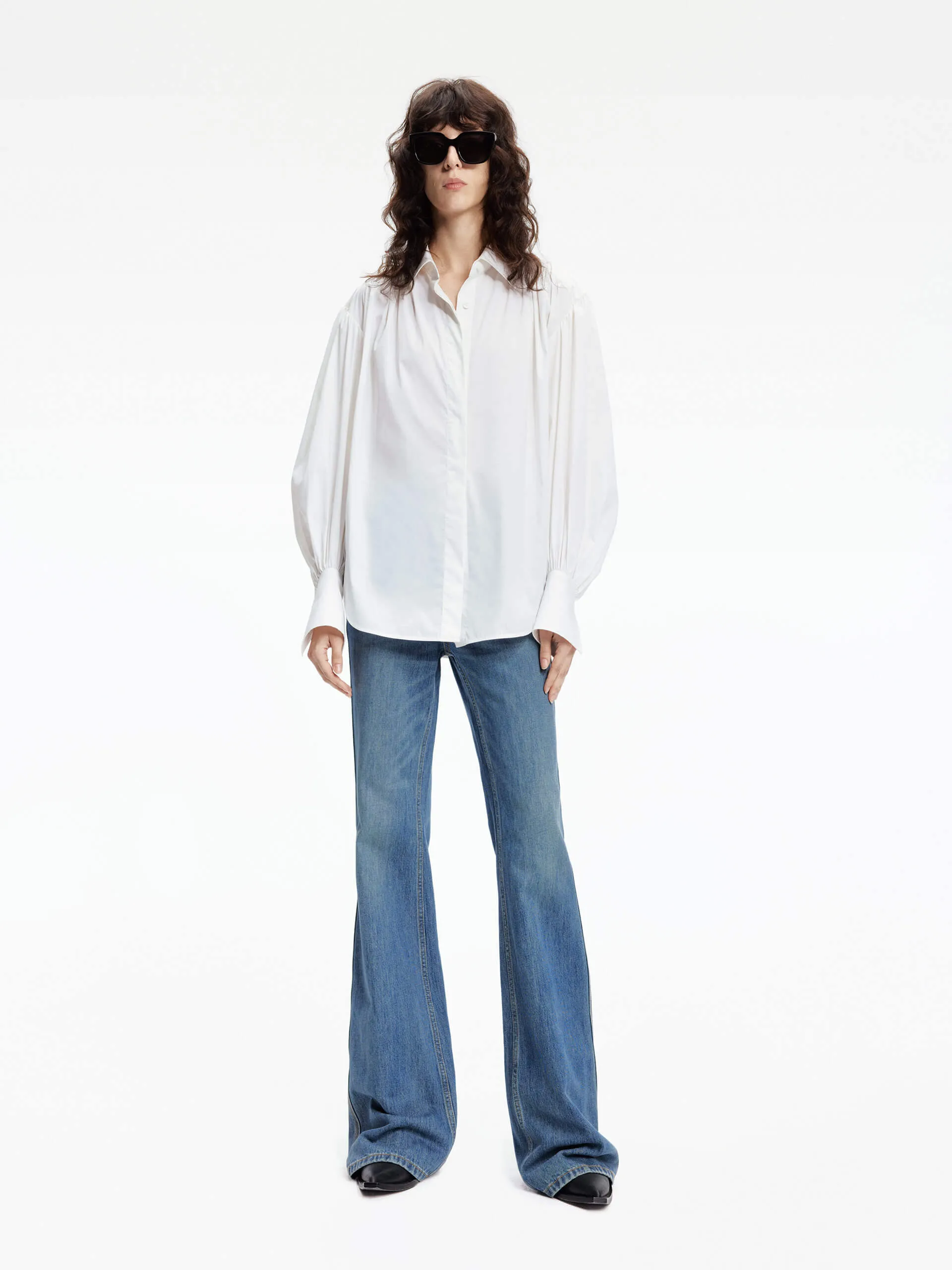 Minimal Shrinkage Fabric Low Rise Flared Jeans