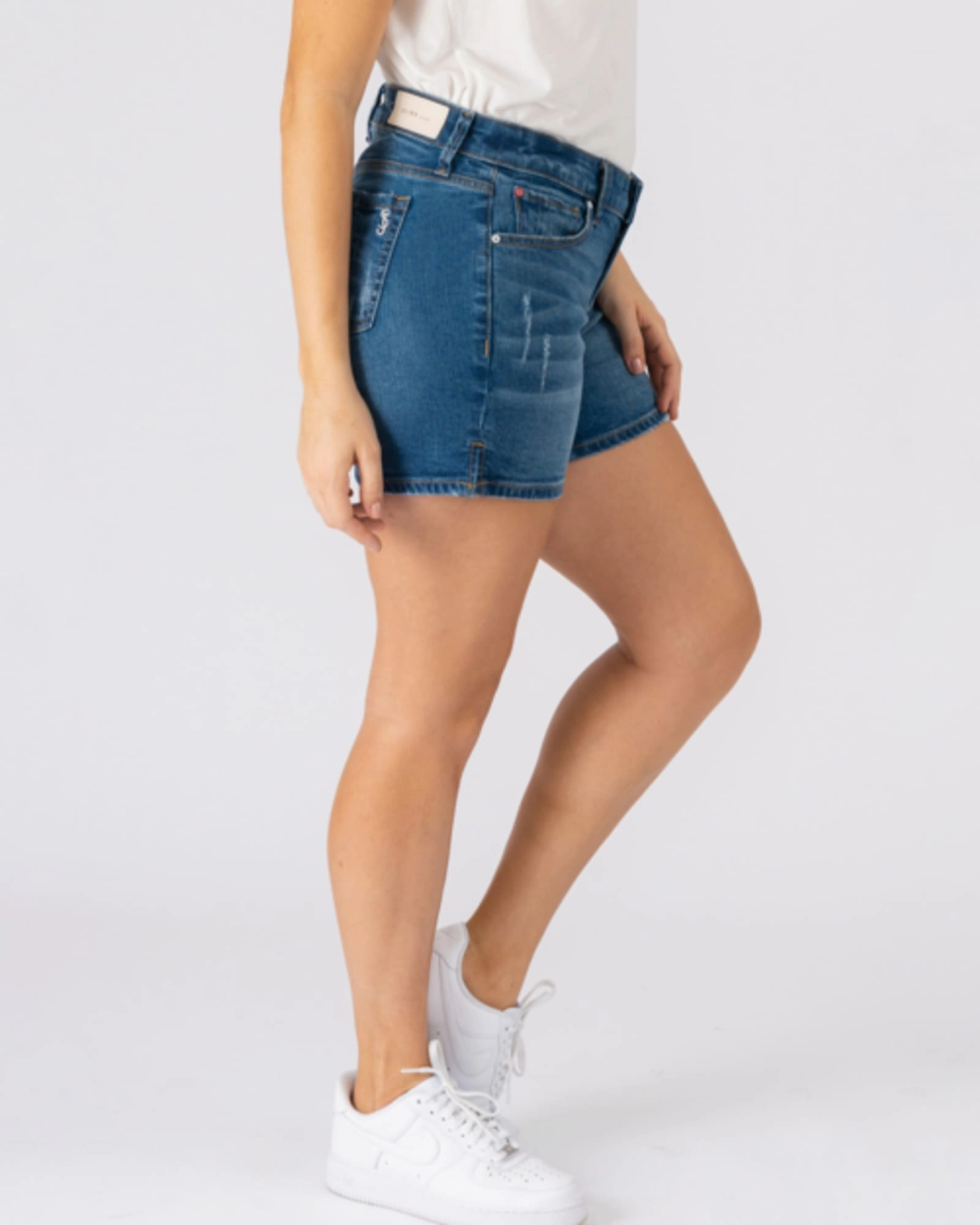 Baylee Side Vent Shorts | VERONICA Morning Stroll Professional Wear Brunch Outfit Comfy Tailoring
