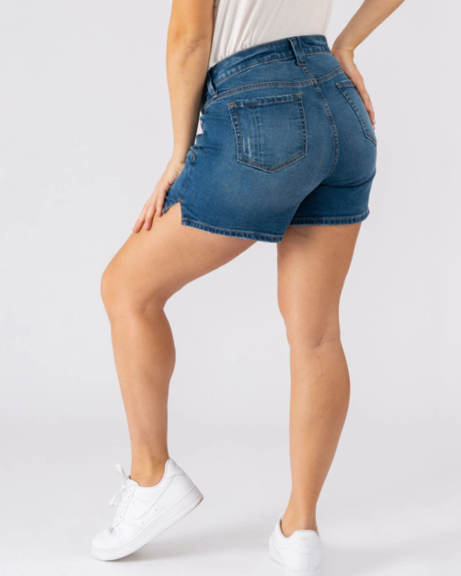 Sleek Fit Smooth Breathable Baylee Side Vent Shorts | VERONICA