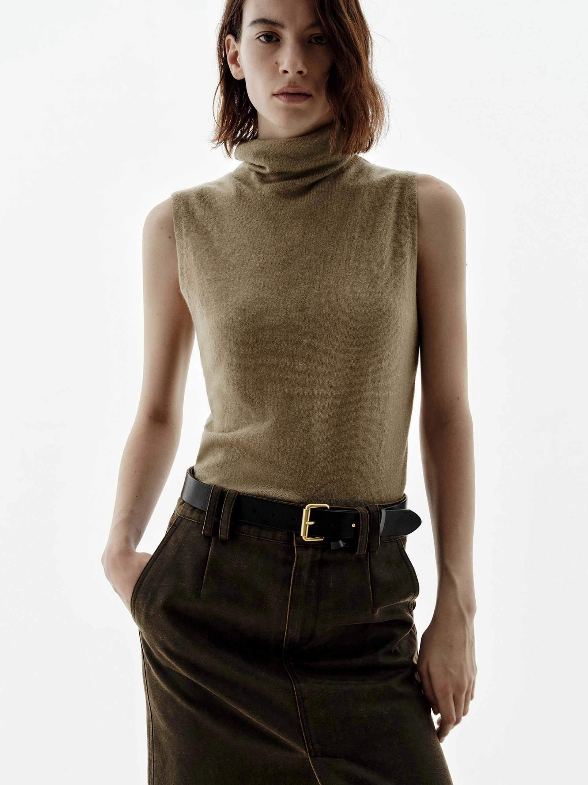 Reinforced Edging Machine washable Turtleneck Sleeveless Sweater
