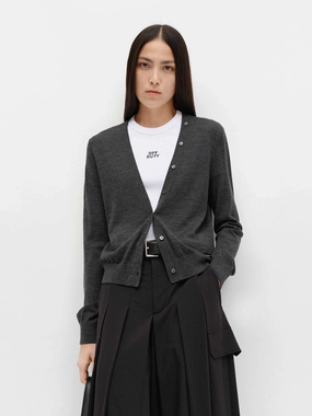 V-neck Soft Wool Cardigan Effortless Look Layered Neckline