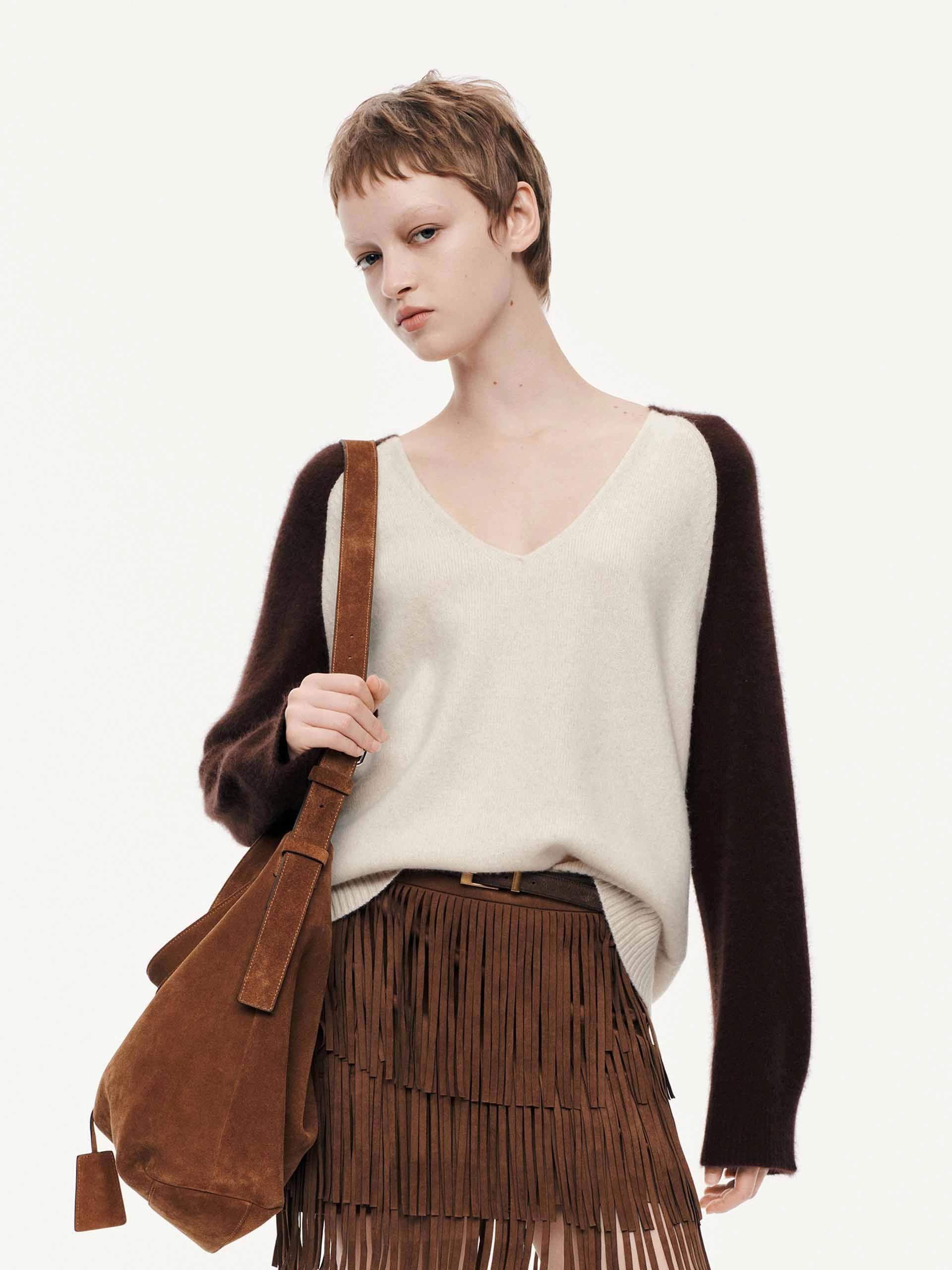 V-neck Contrast Sweater MidWeight Construction Relax time