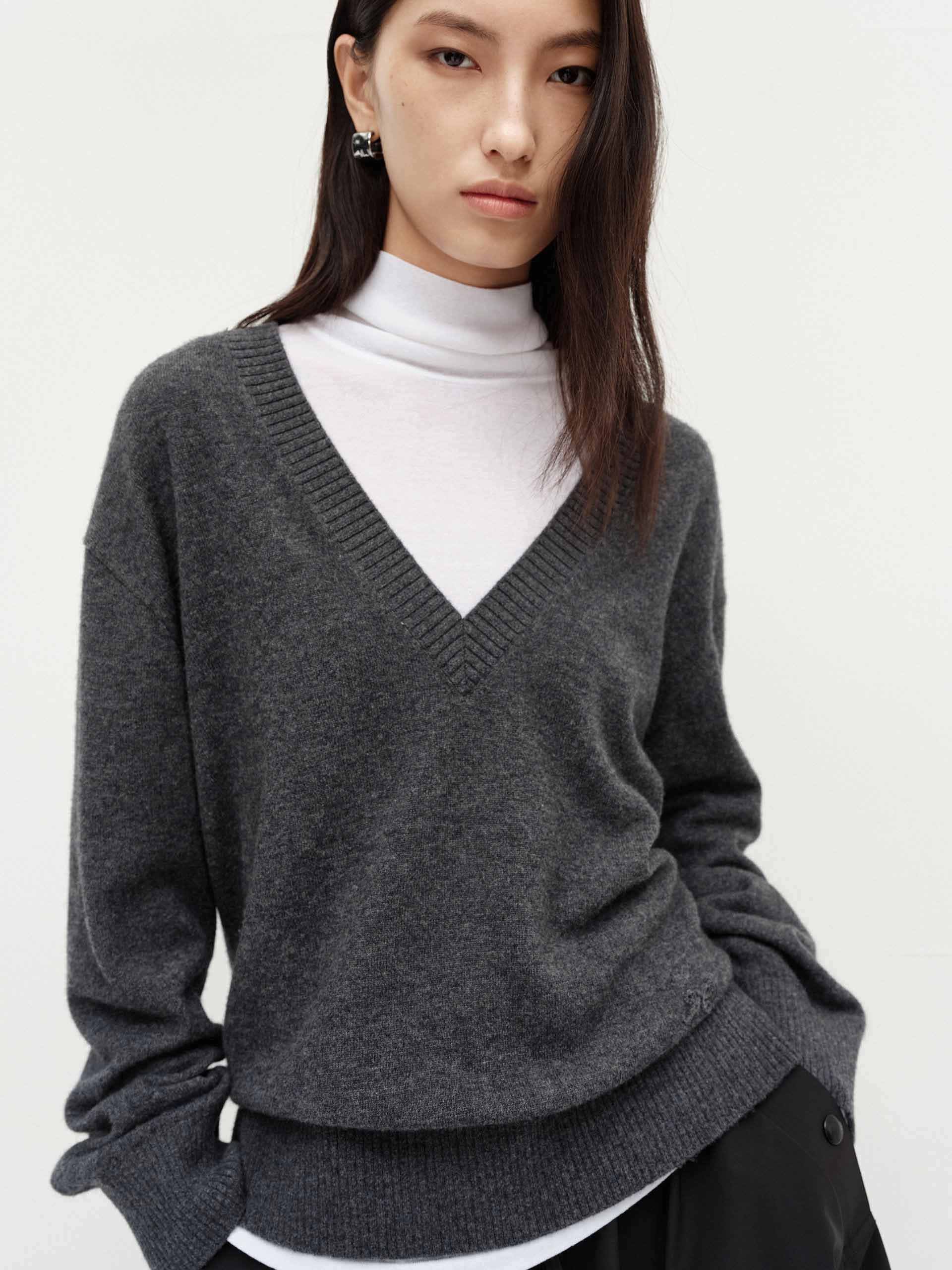 V-neck Loose Knit Sweater Circular Knit Sustainability Guide Simple Classic