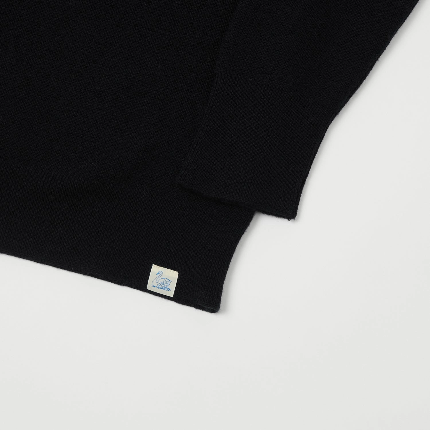 Merz b. Schwanen 'Good Basics' Ribbed Merino Wool Pullover - Deep Black Urban Trendy OdorResistant