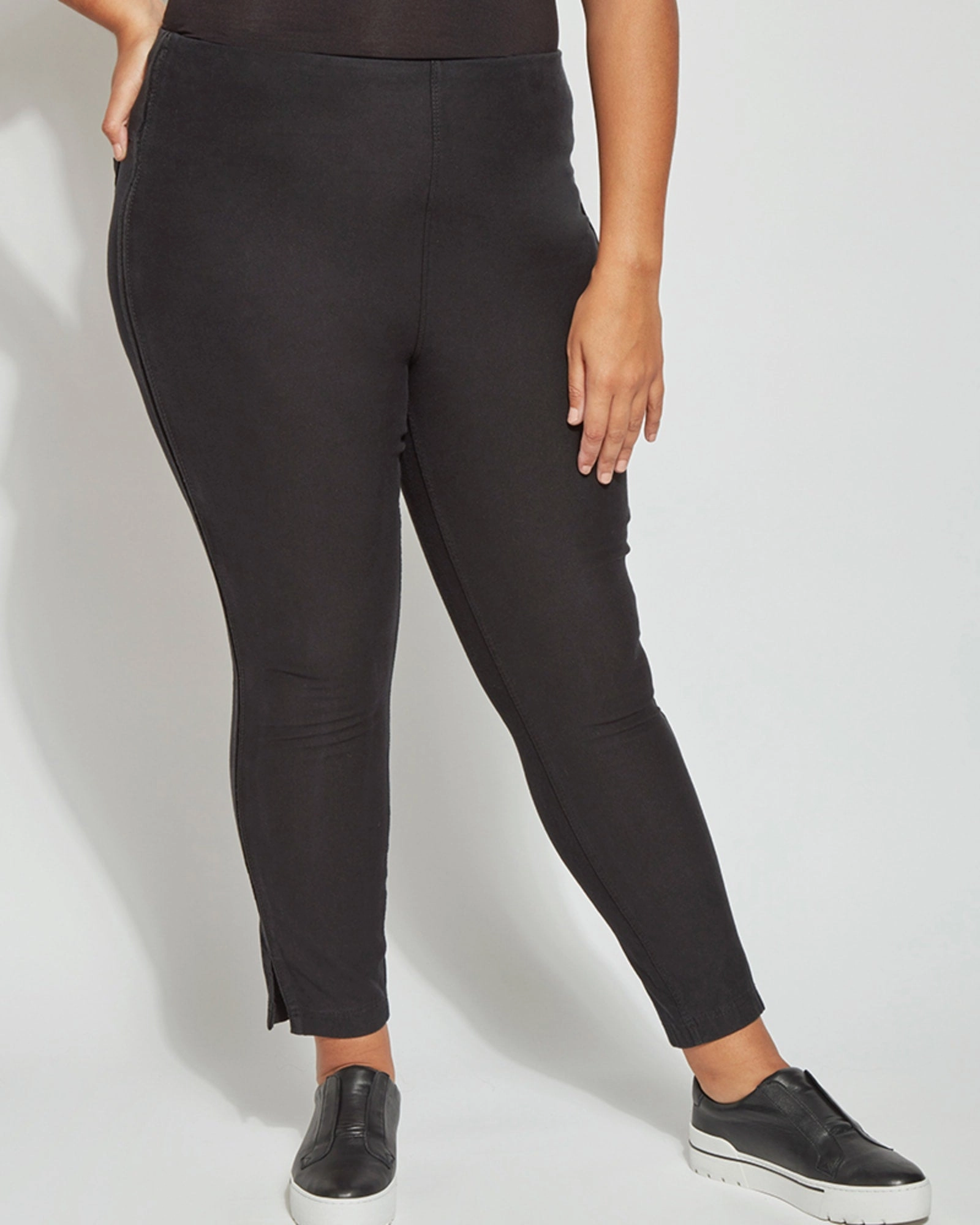 Comfortable Design Park Split Hem Legging | Black