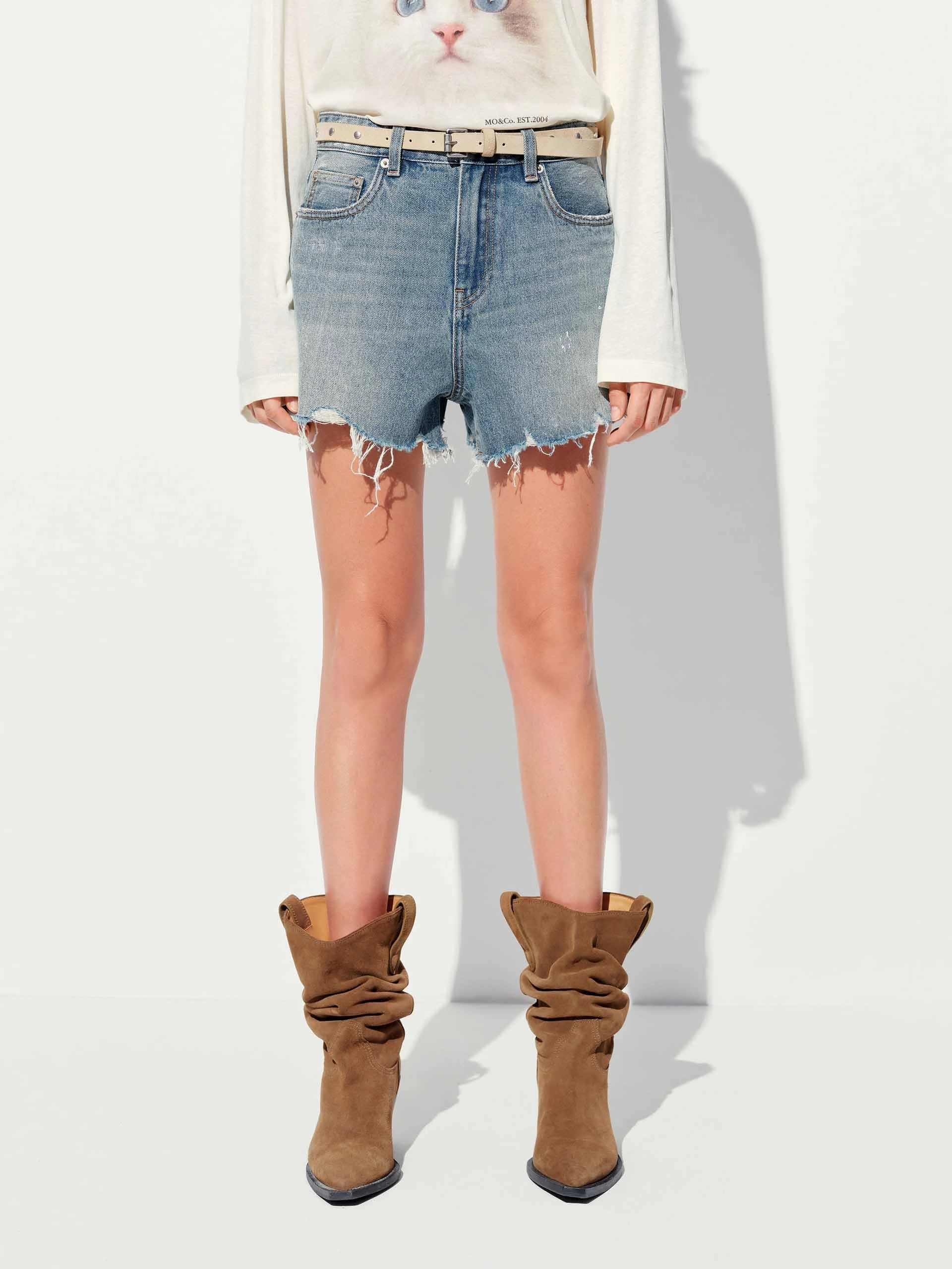 Wide Range Motion Ink-splashed Denim Shorts