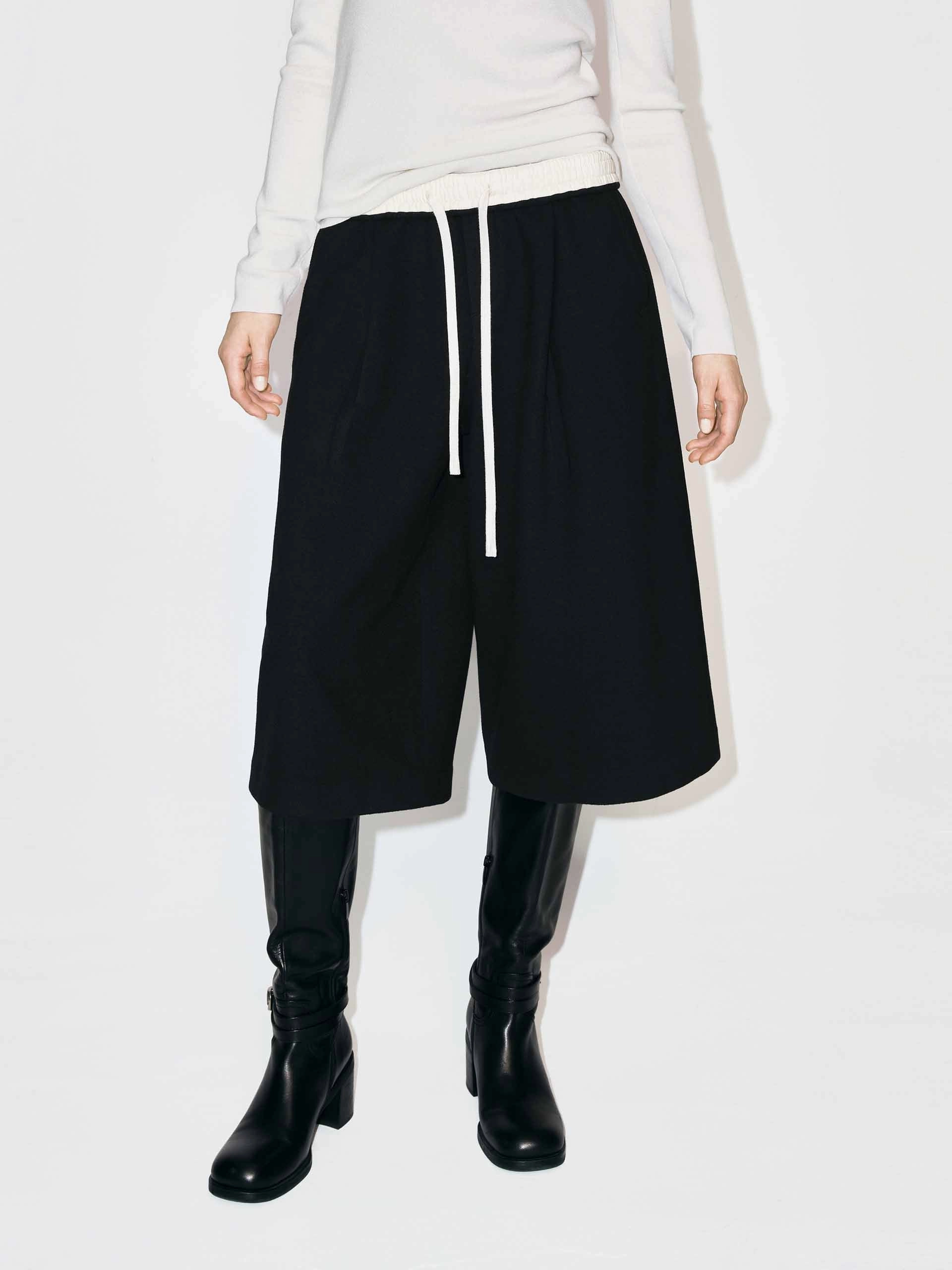 Relaxed Midi Length Shorts Easy Movement Functional Clothing