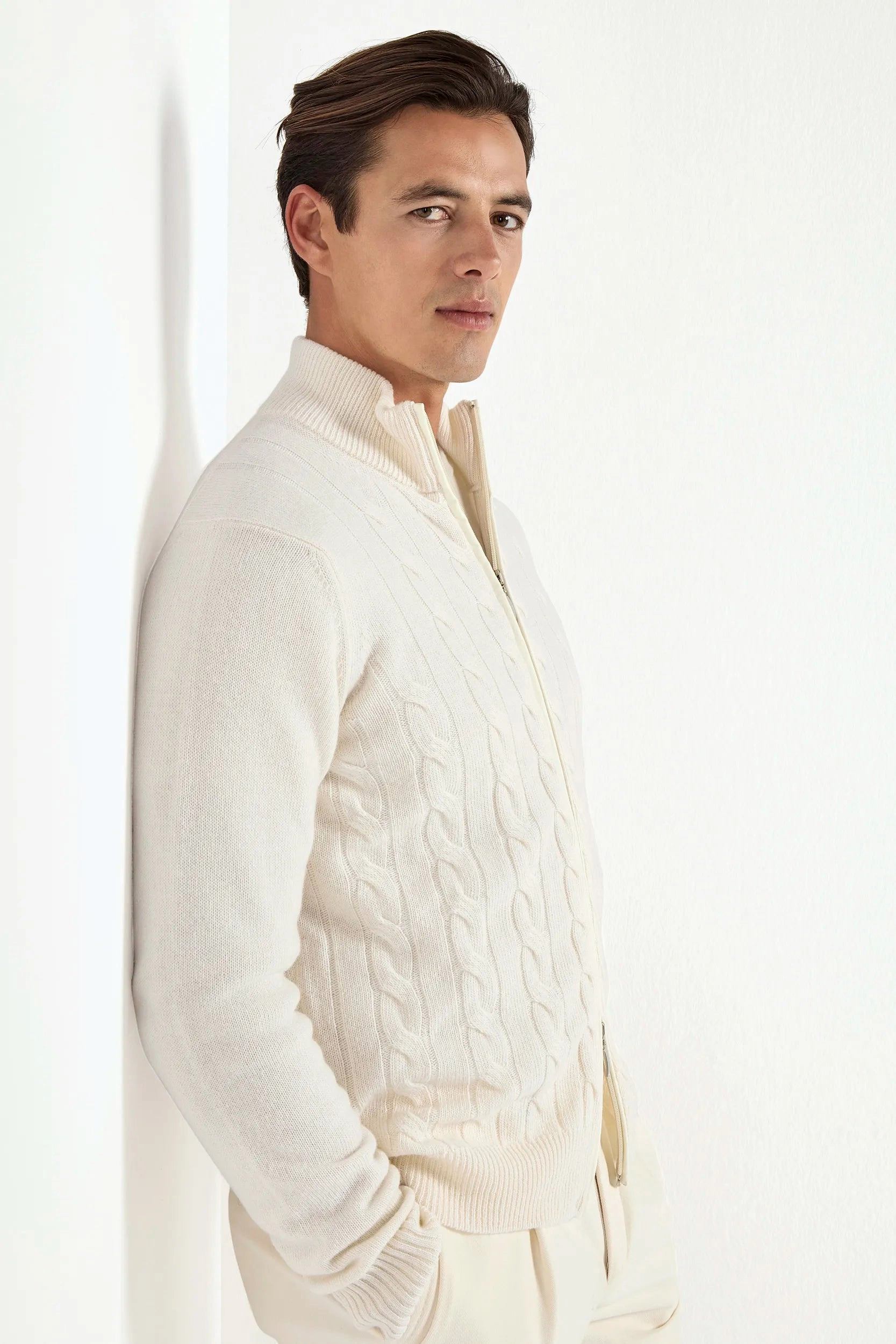 Work Friendly Indoor Comfort White cable knit cashmere blend full zip ?C Made in Italy