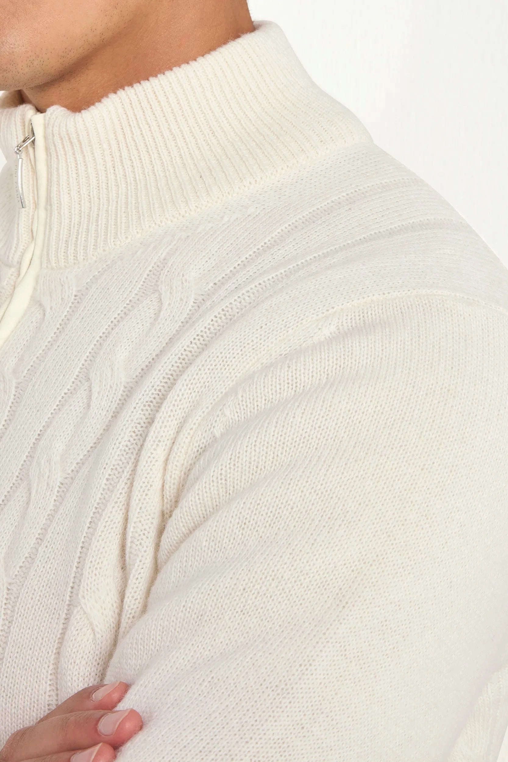 White cable knit cashmere blend full zip ?C Made in Italy Fashion Fit