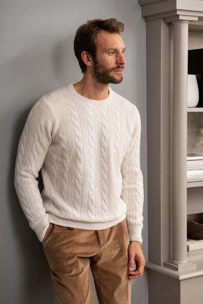 White cable knit sweater ?C Made in italy Sustainable Dye Process Layered Weight Distribution Guide