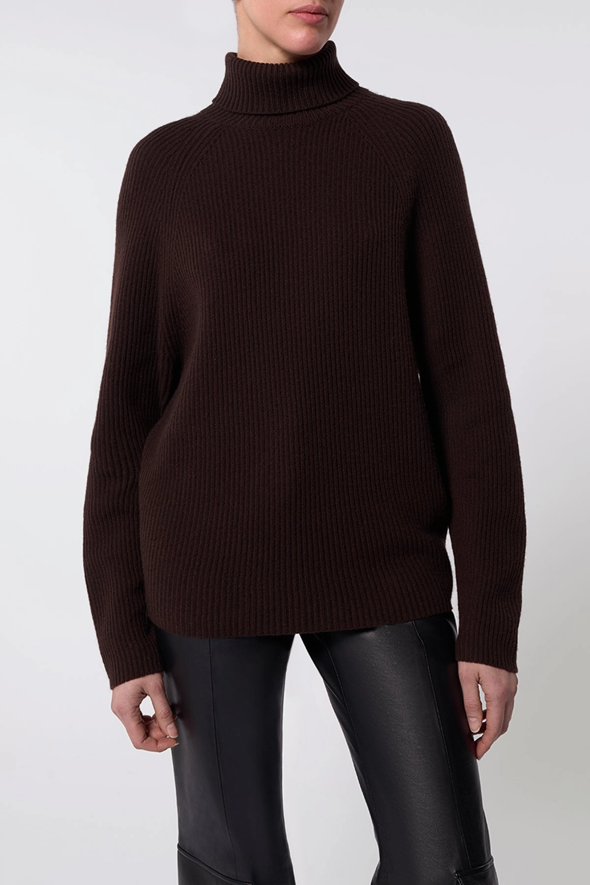 Wigman Knit Turtleneck Sweater in Chocolate Cashmere Daily Casual Style