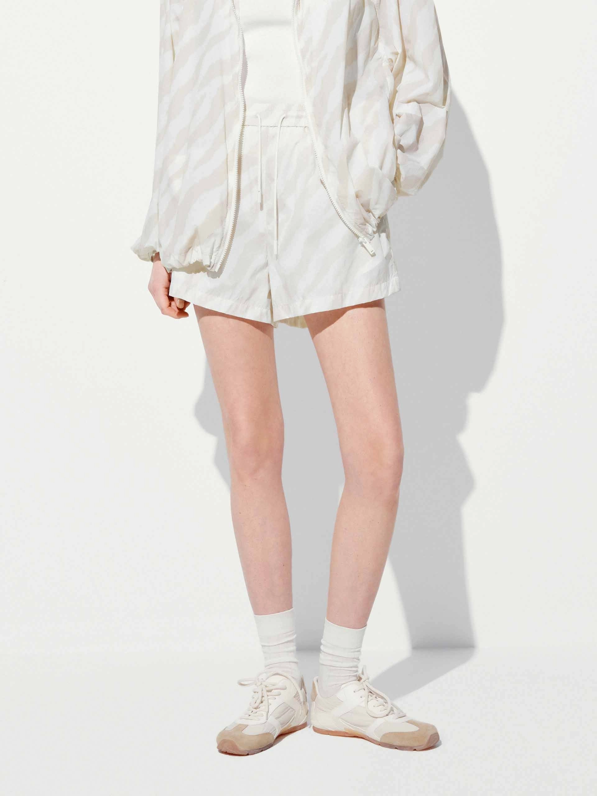 Breezy Layer Fit Zebra Pattern Elastic Shorts